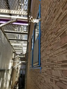 トイレも洗面も綺麗になり、どんどん完成が近づき、いよいよ外部塗装の準備です。