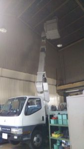 工場天井灯の取り換え作業