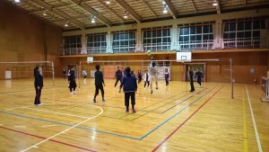 ビーチボールバレーの練習