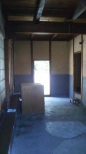 建物中央の玄関土間