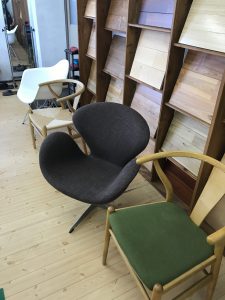 こんな感じの素敵な家具も販売しています。