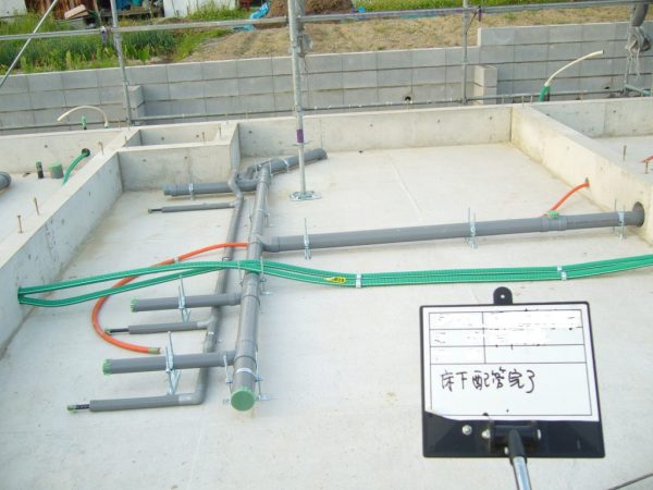 床下の設備配管