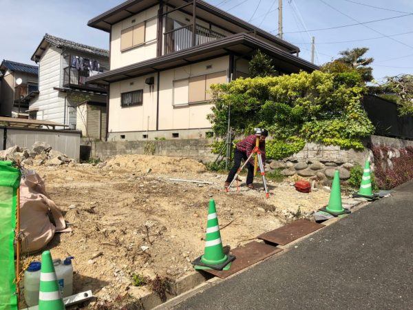 土地の高低差の測定に行きました