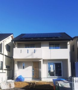 家の周りを測ると10ｃｍ以上積もってました。  年に何度もない事ではございますが、冬は雪対策をしっかりしておかないと大変と思い知らされる2日間でした。  話変わり  荒尾町のＫ様邸　足場外れました＼(^o^)／