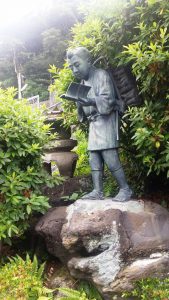 歩きスマホはダメですけど~。