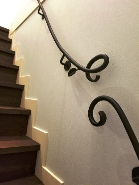 オシャレなお洒落なアイアン手すりが設置完了です!