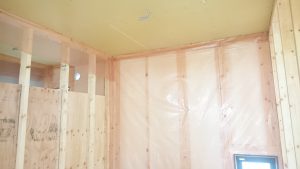 今建設中の建物です