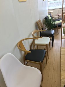 こんな感じの素敵な家具も販売しています。