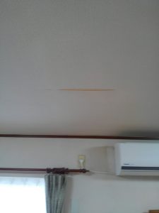 クロスの剥がれ