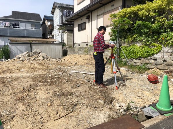 土地の高低差の測定に行きました