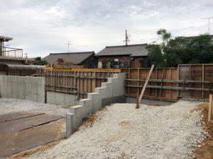 現在基礎工事中