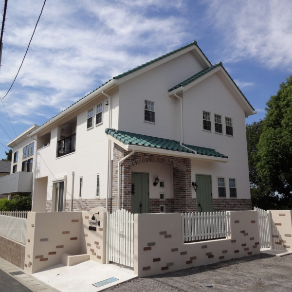 緑と光が溶け合う家