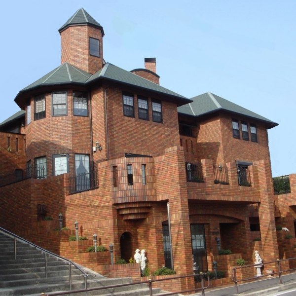 物語を紡ぐレンガの家