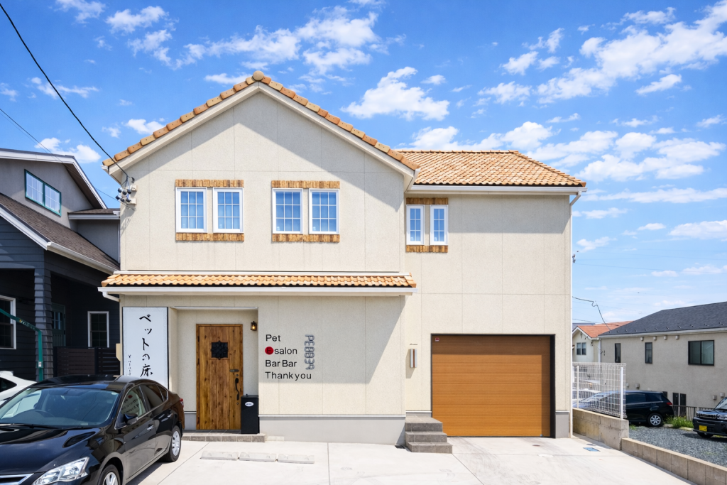 陽が降り積もるガレージハウス｜東海市