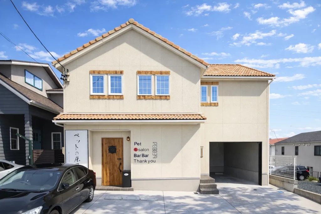 陽が降り積もるガレージハウス｜東海市