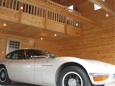 大きなガレージのある家のサムネイル