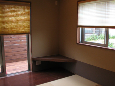 大きなガレージのある家のサムネイル