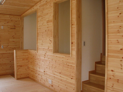 大きなガレージのある家のサムネイル