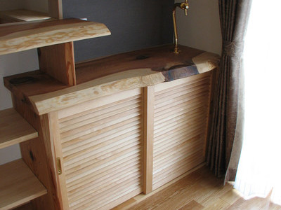 大きなガレージのある家のサムネイル