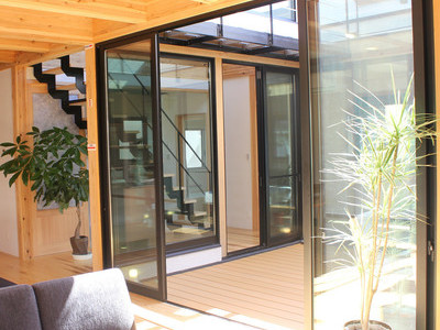 空を感じる家のサムネイル