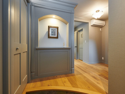 レンガの3階建ての家のサムネイル