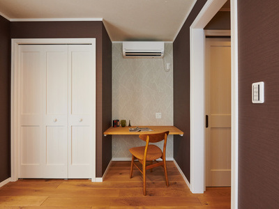 レンガの3階建ての家のサムネイル