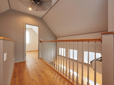 レンガの3階建ての家のサムネイル