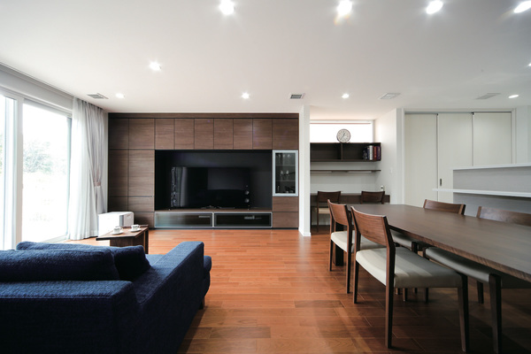 テレビの位置はどう決める？観やすくするためのポイントとは？