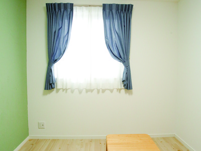 高台のシンプルモダンの家のサムネイル