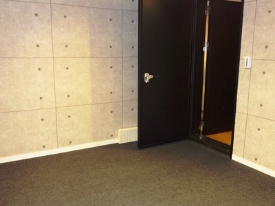 ドラムを叩ける防音室のある家のサムネイル