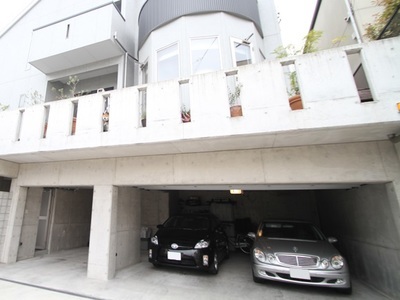 プールのある家のサムネイル