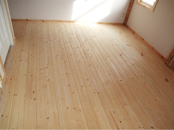 床は無垢材？合板フローリング？メリット・デメリット比較