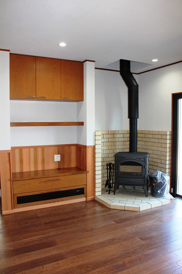 【家づくりコラム】薪ストーブがある暮らし・メリットとデメリットは？