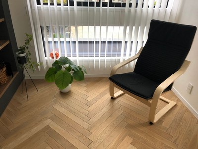 白と黒のモダンな家のサムネイル