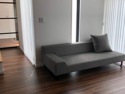 白と黒のモダンな家のサムネイル