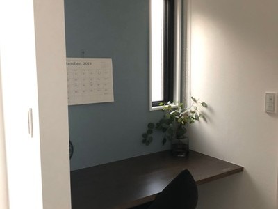 白と黒のモダンな家のサムネイル