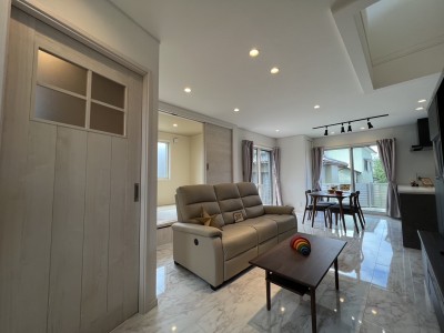 カッコ可愛いシンプルモダンの家のサムネイル