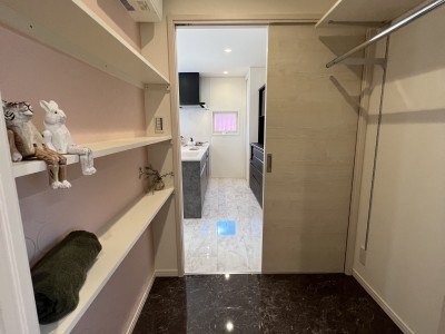 カッコ可愛いシンプルモダンの家のサムネイル